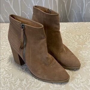 Universal Thread Tan Suede Ankle Boots Size 9.5 (getting too old for tall heels)